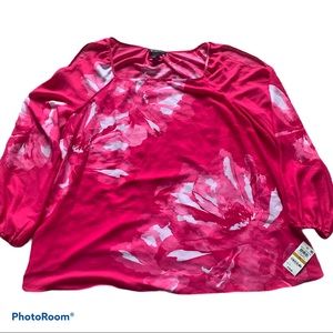 NWT INC cold shoulder top